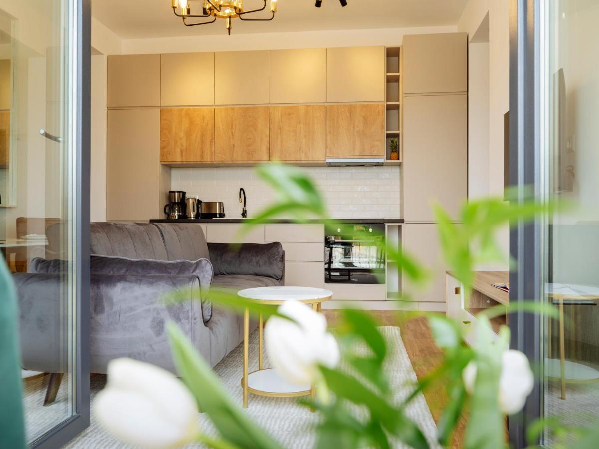 Sunny 2Br Flat - Top Location - Amazing Balcony Bucarest Esterno foto