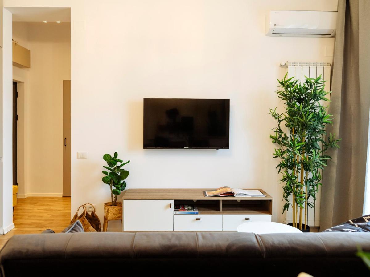 Sunny 2Br Flat - Top Location - Amazing Balcony Bucarest Esterno foto